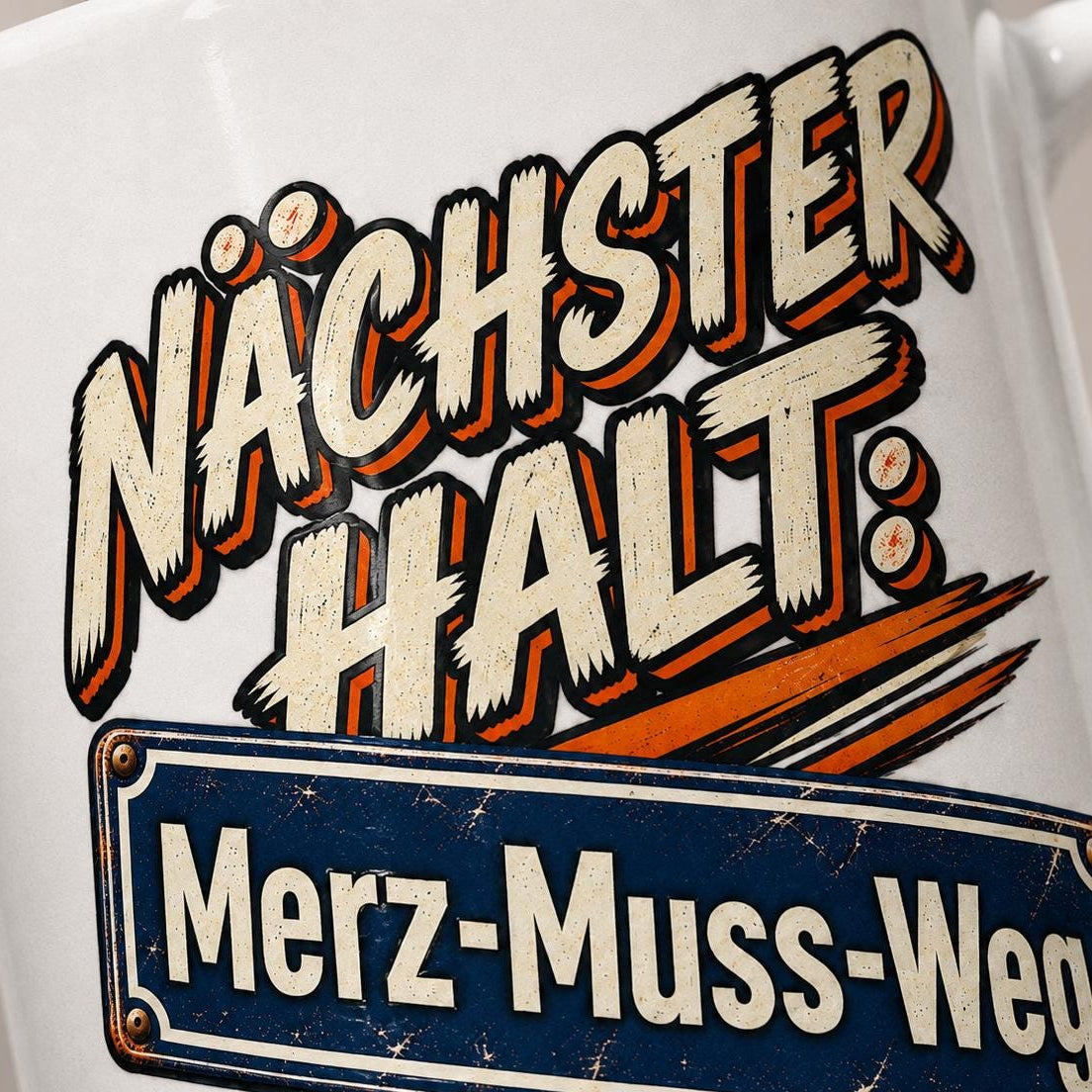 Print detail of the "Nächster Halt: Merz-Muss-Weg" German political satire coffee mug by SarcasmArt: retro comic lettering NÄCHSTER HALT: above a blue street-sign style plate reading Merz-Muss-Weg with orange speed lines.